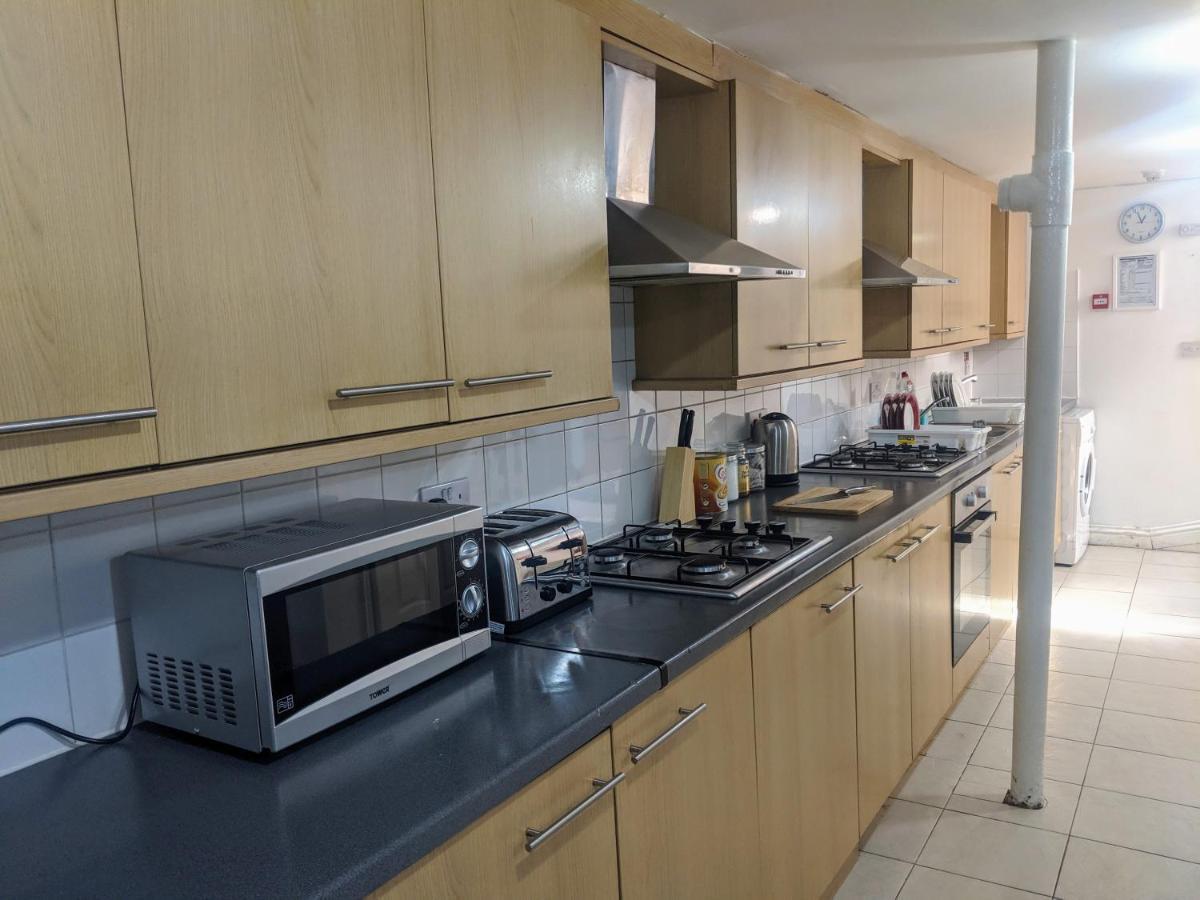 Alexandra Contractor House - Free Parking For Large Vans, Free Wifi & Netflix By Firoz Property Management Aldershot Exterior foto
